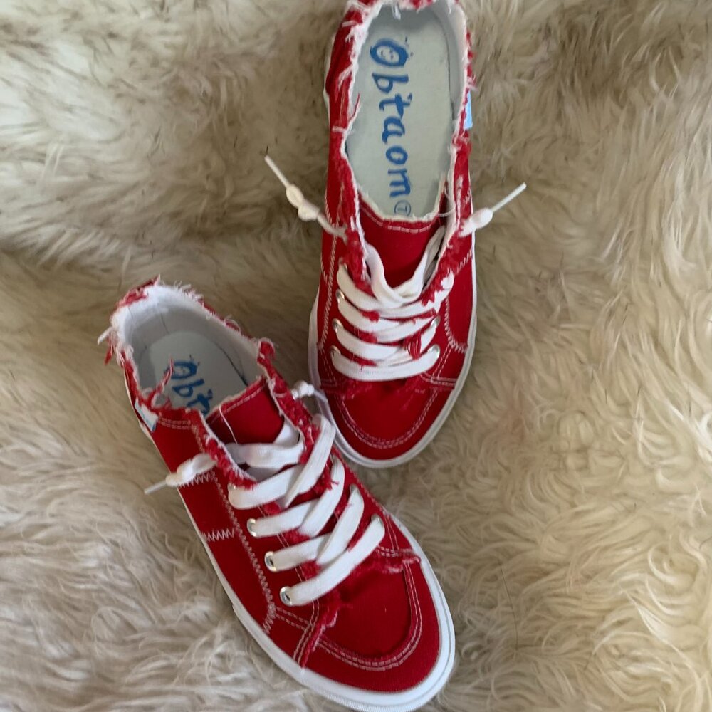 Obtaom Women's Play Sneaker